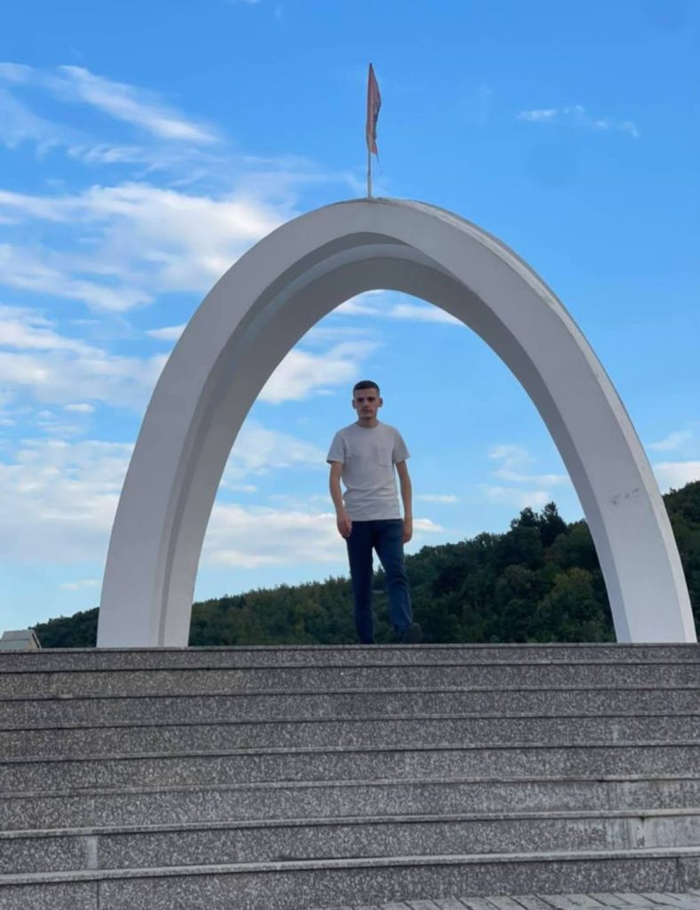 e1c7ec7b-40f4-4958-928d-9b5b1220d87a