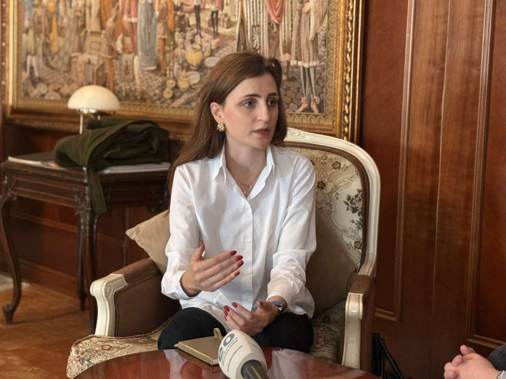 janina-ymeri-1333x1000